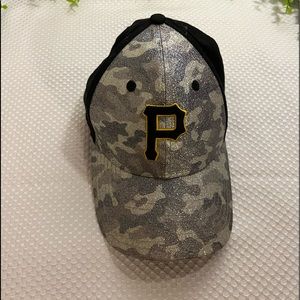 •SPARKLE MLB PIRATES HAT•